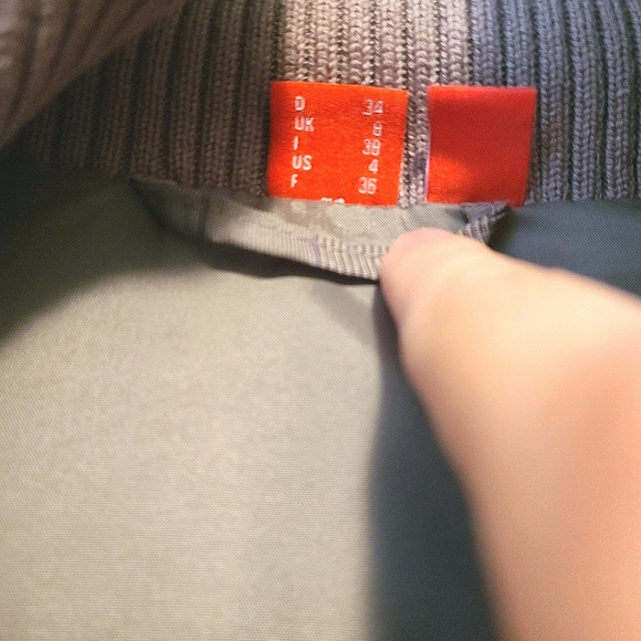 Esprit downfilled vest - Picture 4 of 4